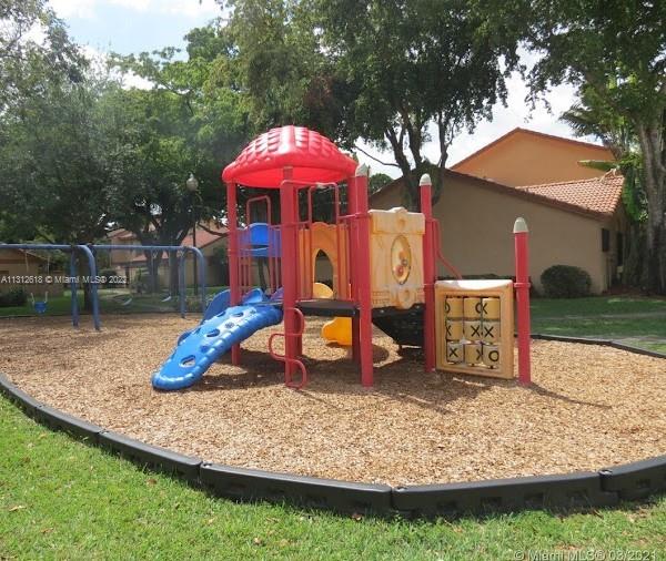 PEMBROKE LAKES SOUTH - Residential