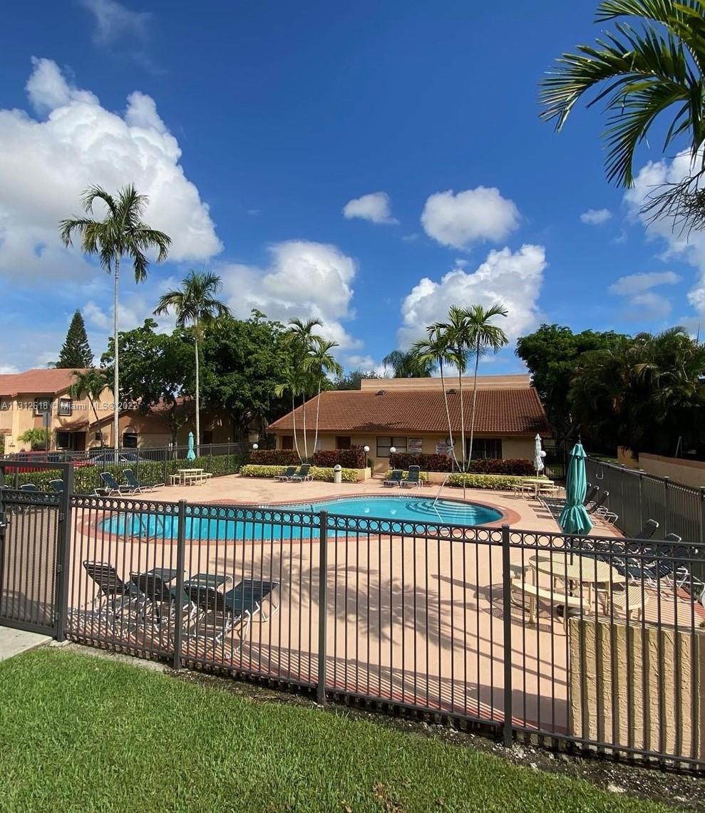 PEMBROKE LAKES SOUTH - Residential