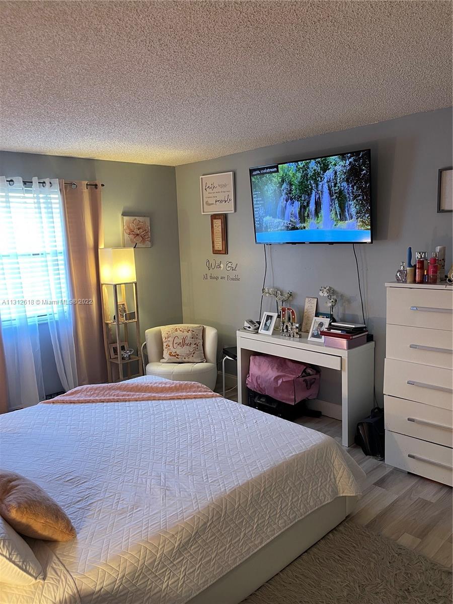 PEMBROKE LAKES SOUTH - Residential