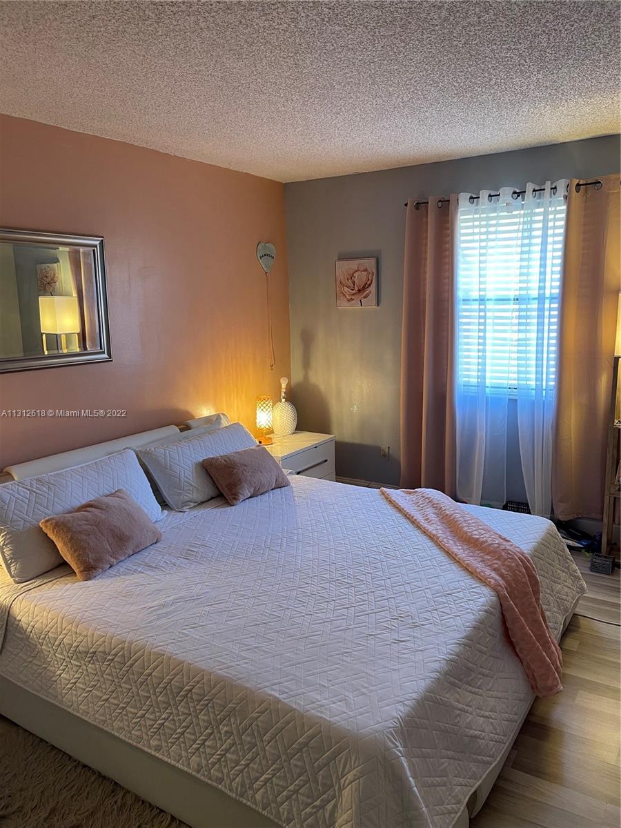 PEMBROKE LAKES SOUTH - Residential