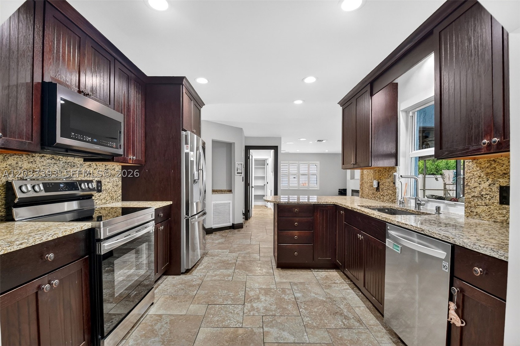SUGAR POND MANOR OF WELLI - Residential Lease