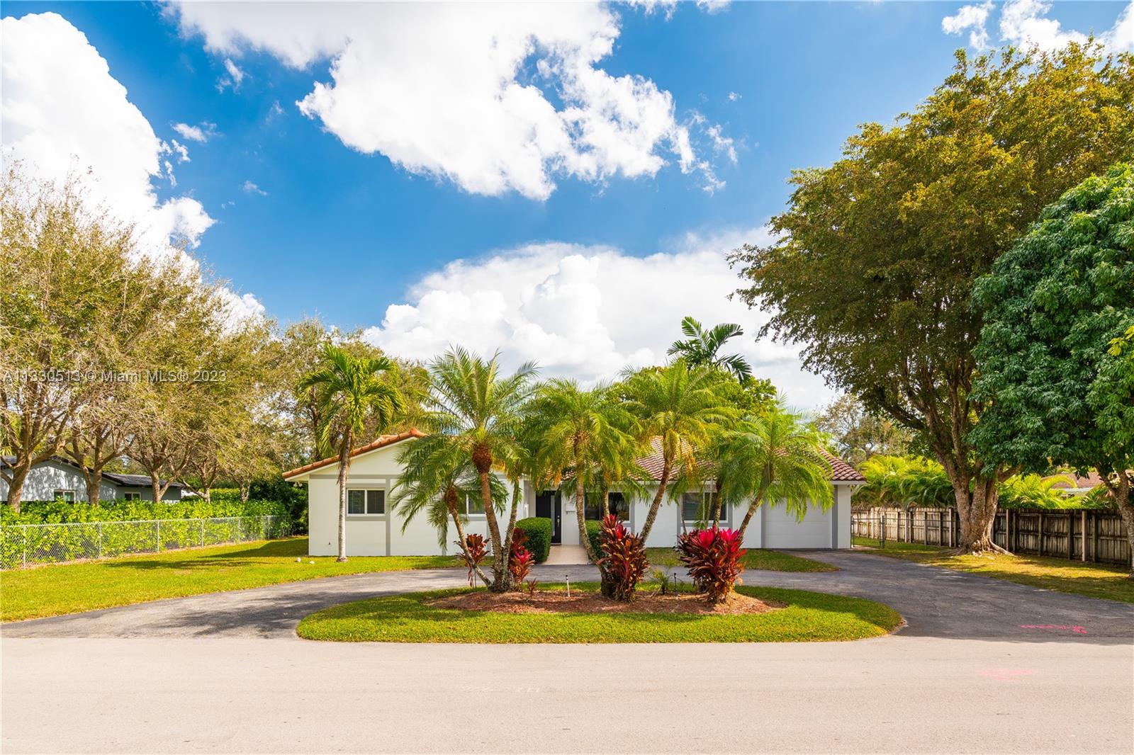 CORAL REEF ESTATES - Residential