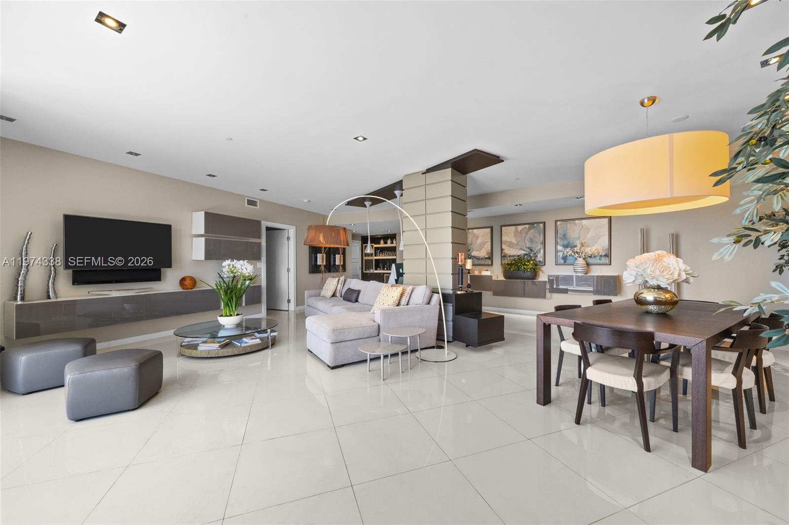 MAJESTIC TOWER - Residential