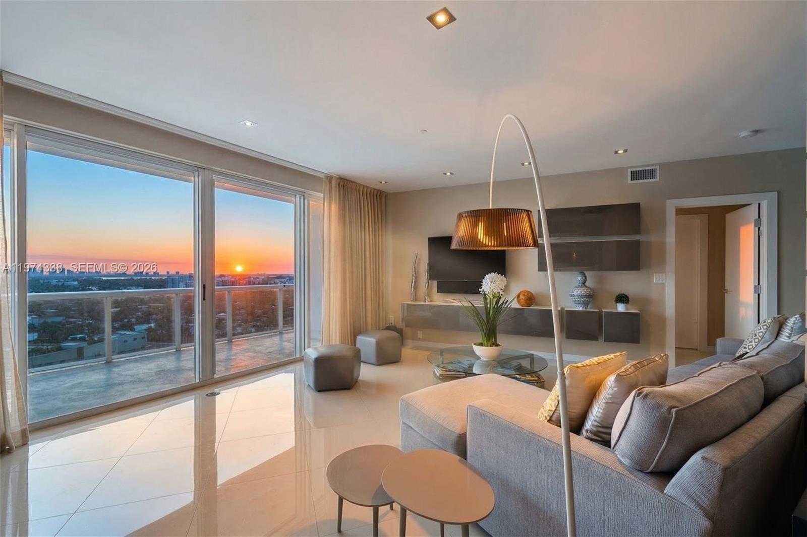 MAJESTIC TOWER - Residential