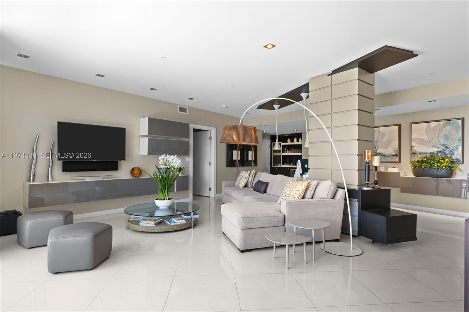 MAJESTIC TOWER - Residential