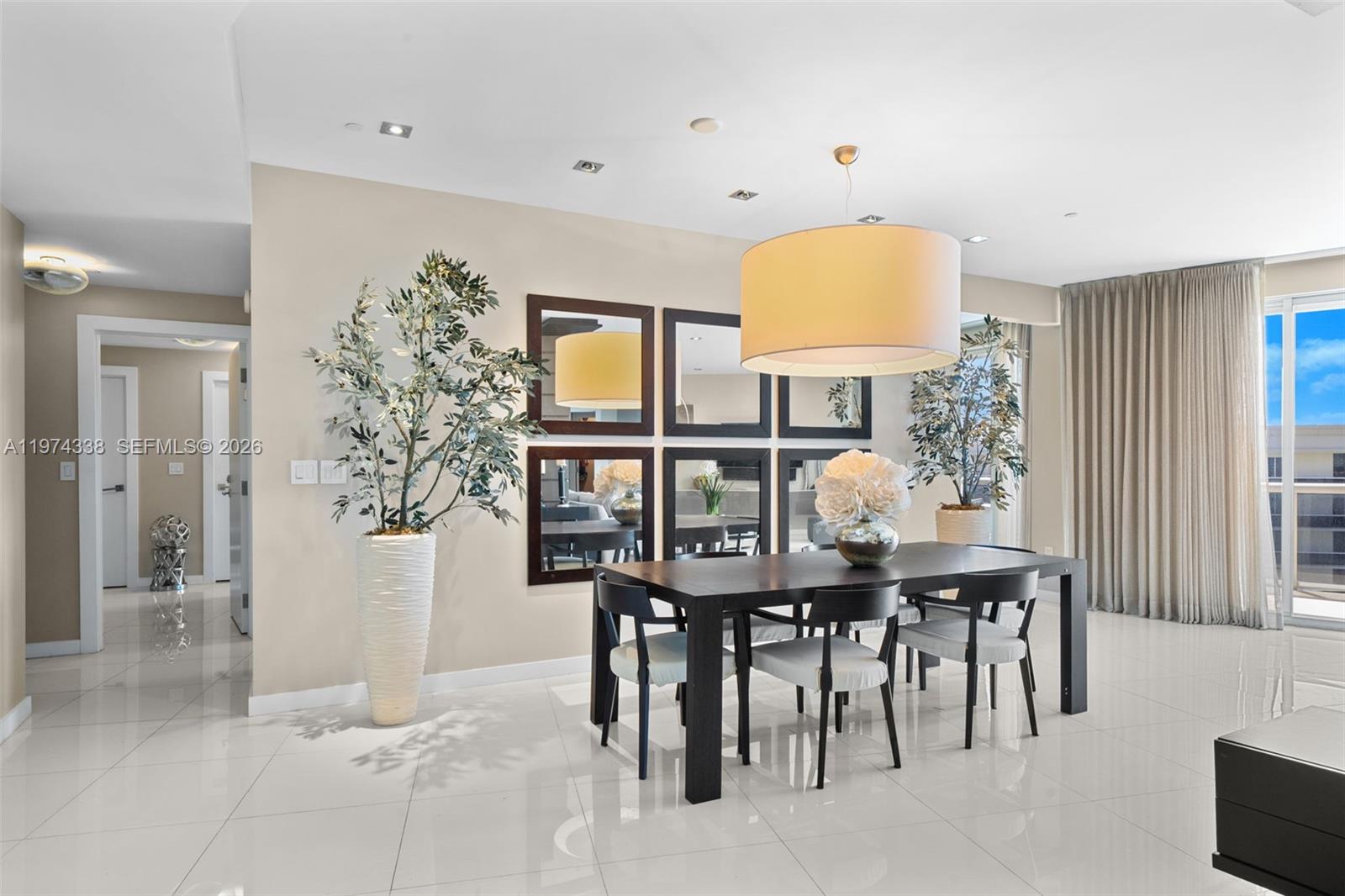 MAJESTIC TOWER - Residential