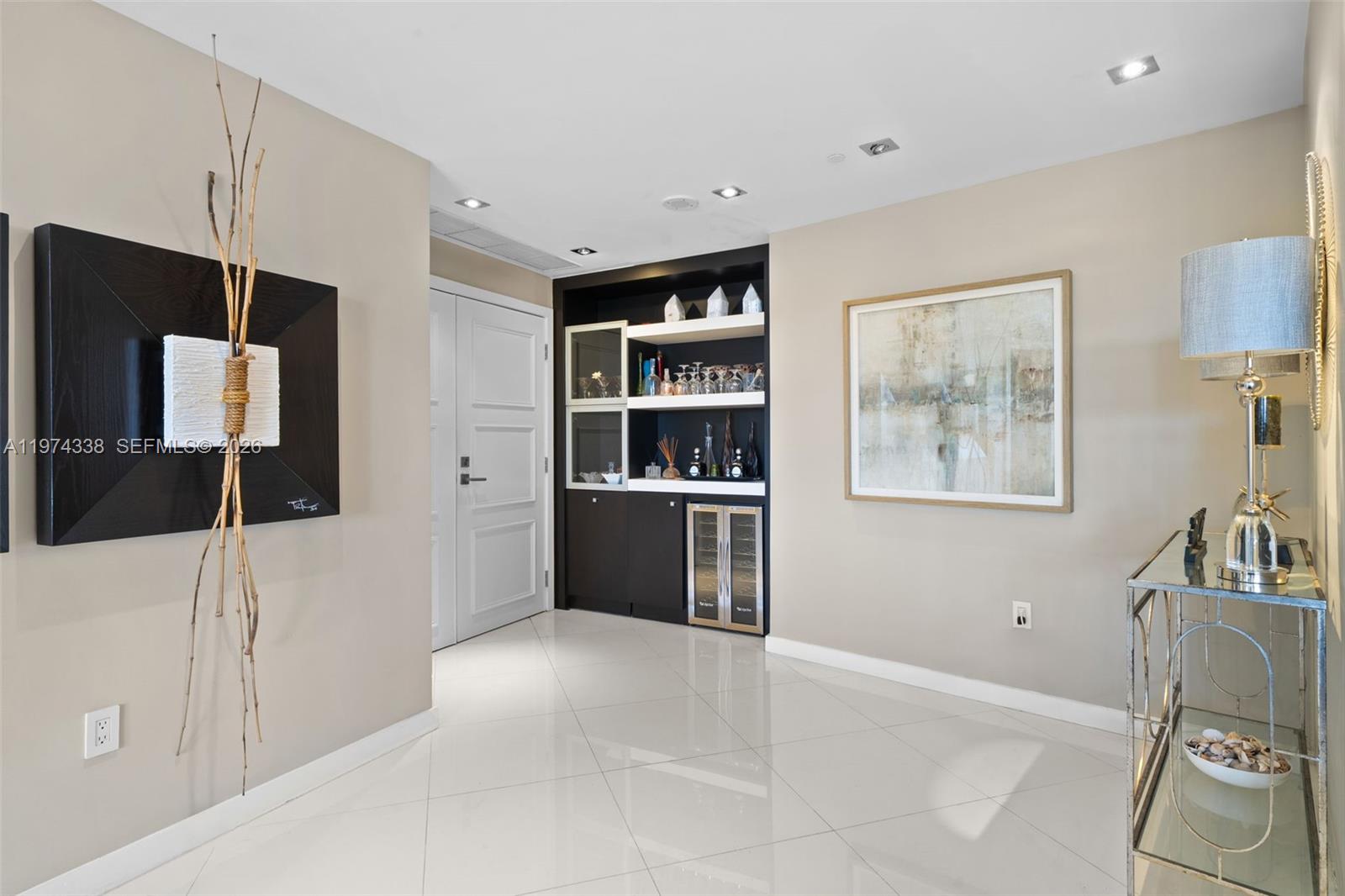 MAJESTIC TOWER - Residential