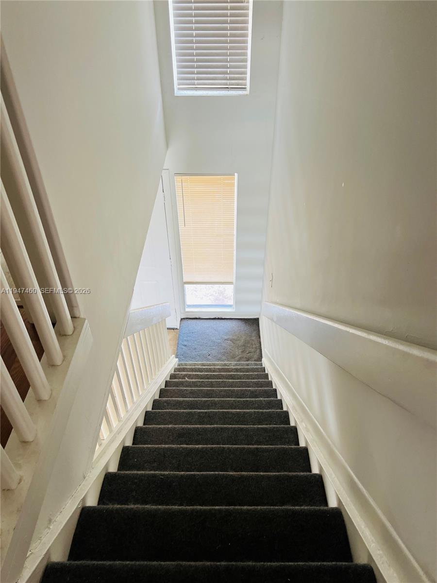 VILLAS AT LAKEVIEW CONDO - Residential