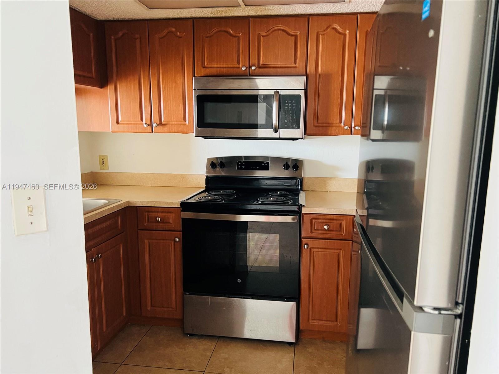 VILLAS AT LAKEVIEW CONDO - Residential