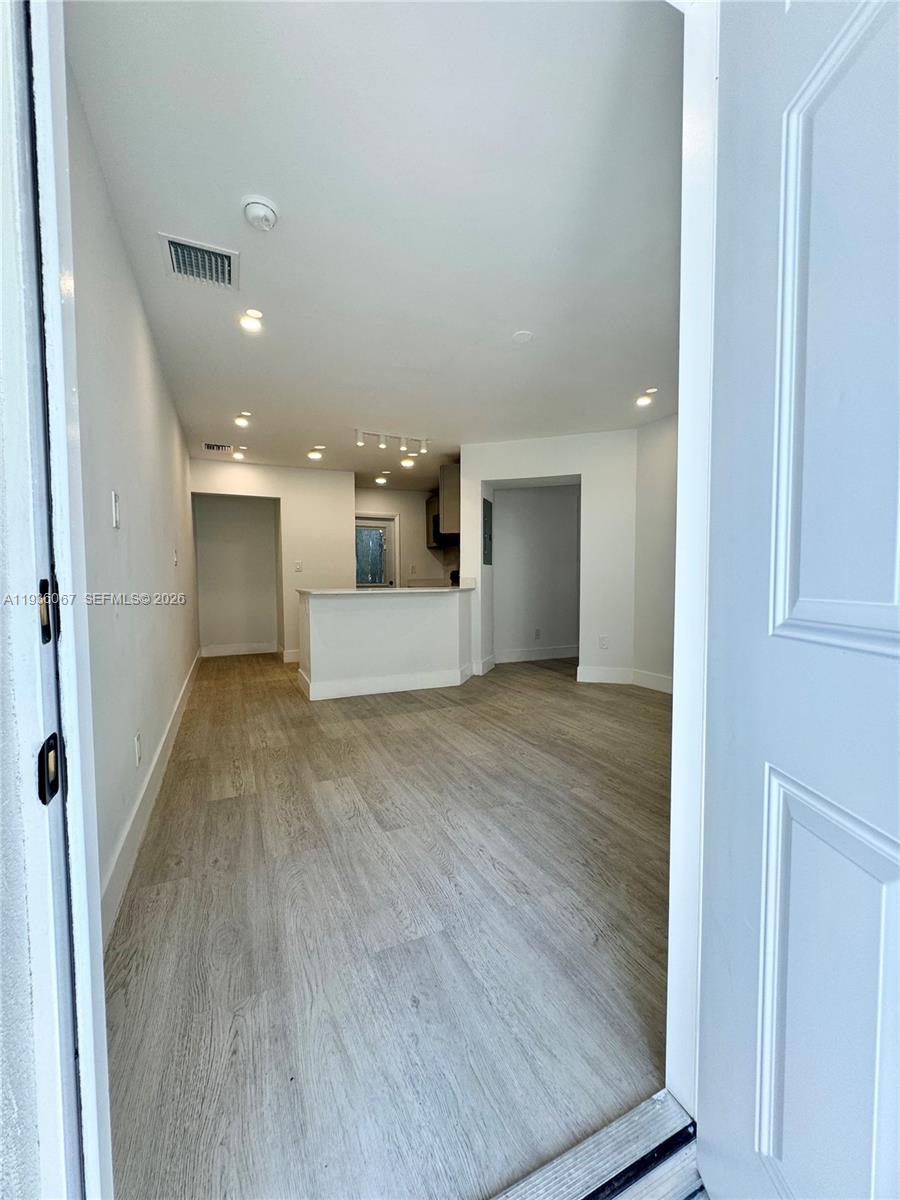 TOWN OF MODELO (DANIA) B- - Residential Income