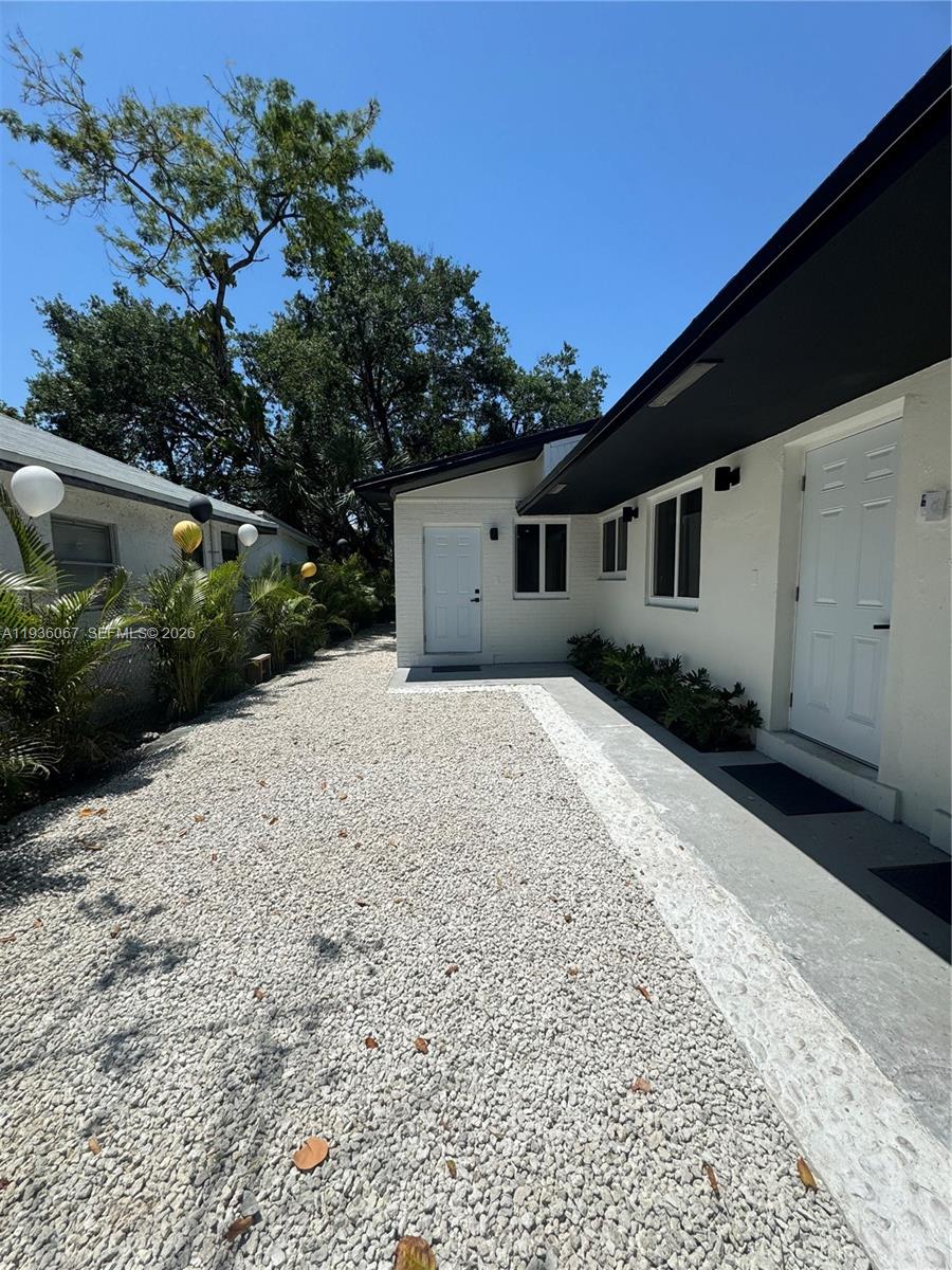 TOWN OF MODELO (DANIA) B- - Residential Income