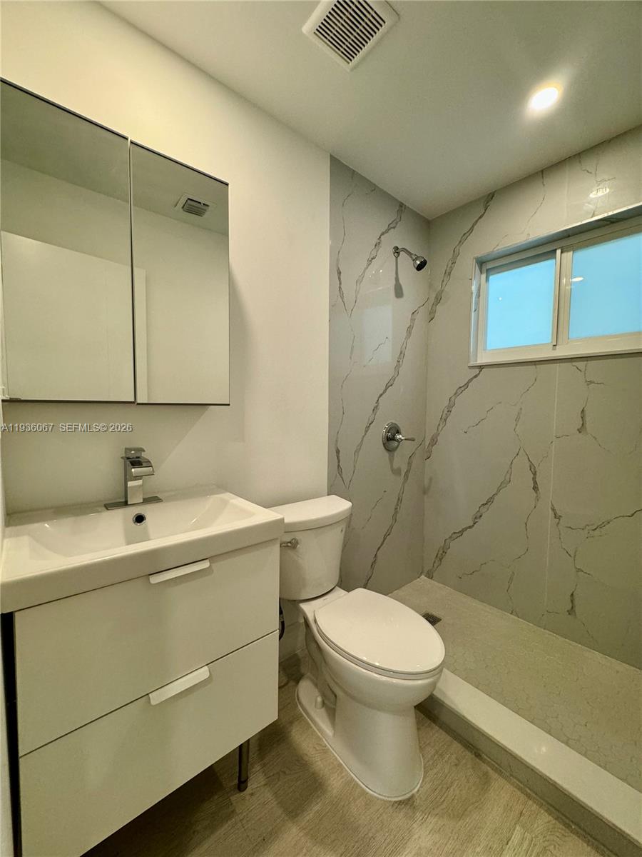 TOWN OF MODELO (DANIA) B- - Residential Income