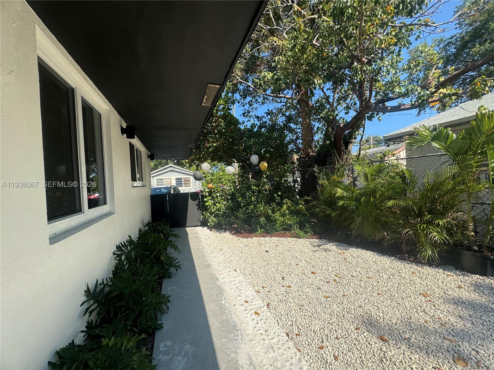 TOWN OF MODELO (DANIA) B- - Residential Income