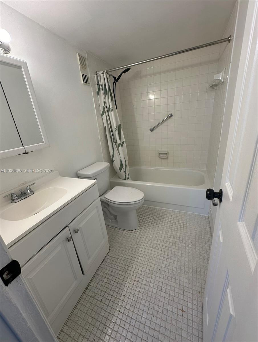 HALF MOON TOWERS CONDO - Residential Lease
