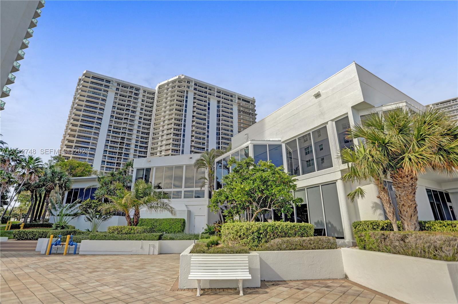 HAMPTONS WEST - Residential