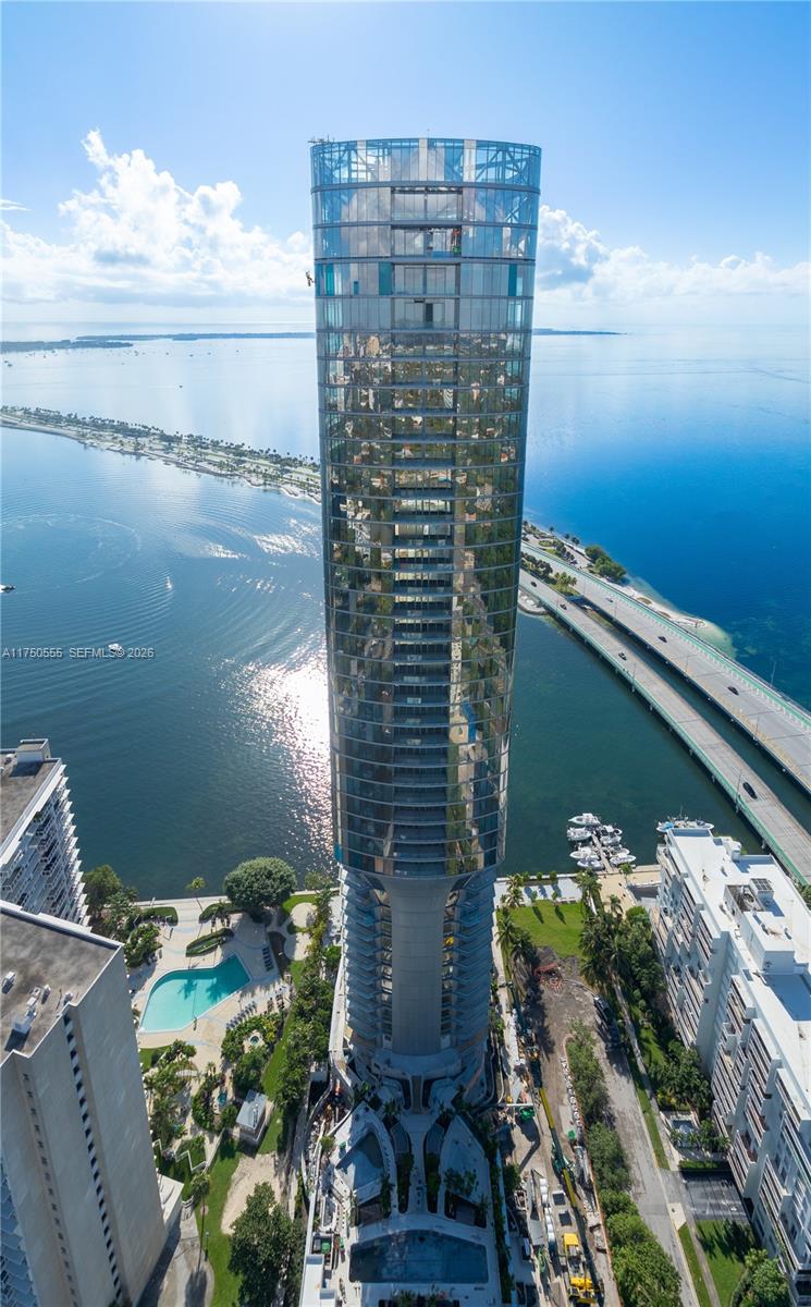 Una Residences - Residential