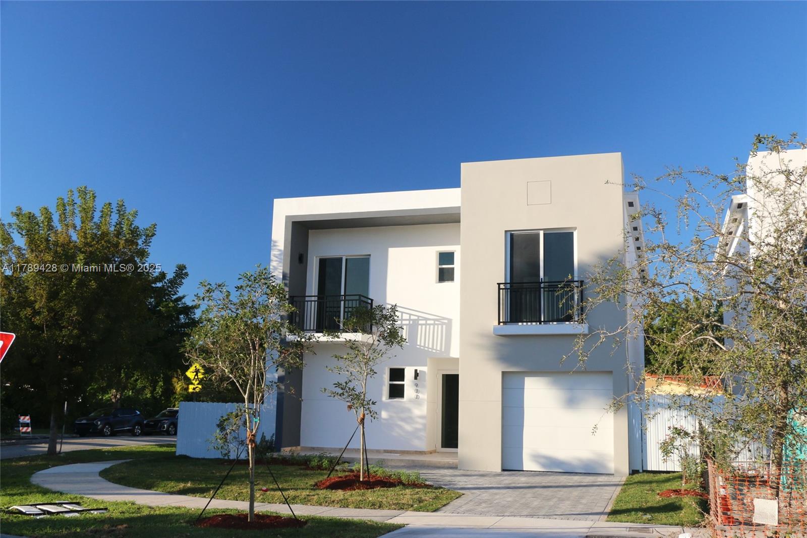 BRICKELL ESTATES - Residential