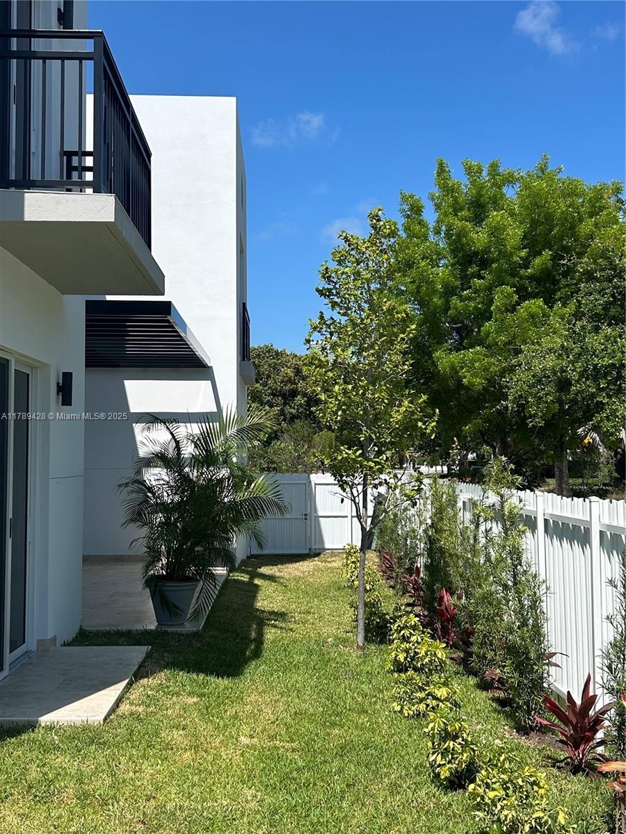 BRICKELL ESTATES - Residential