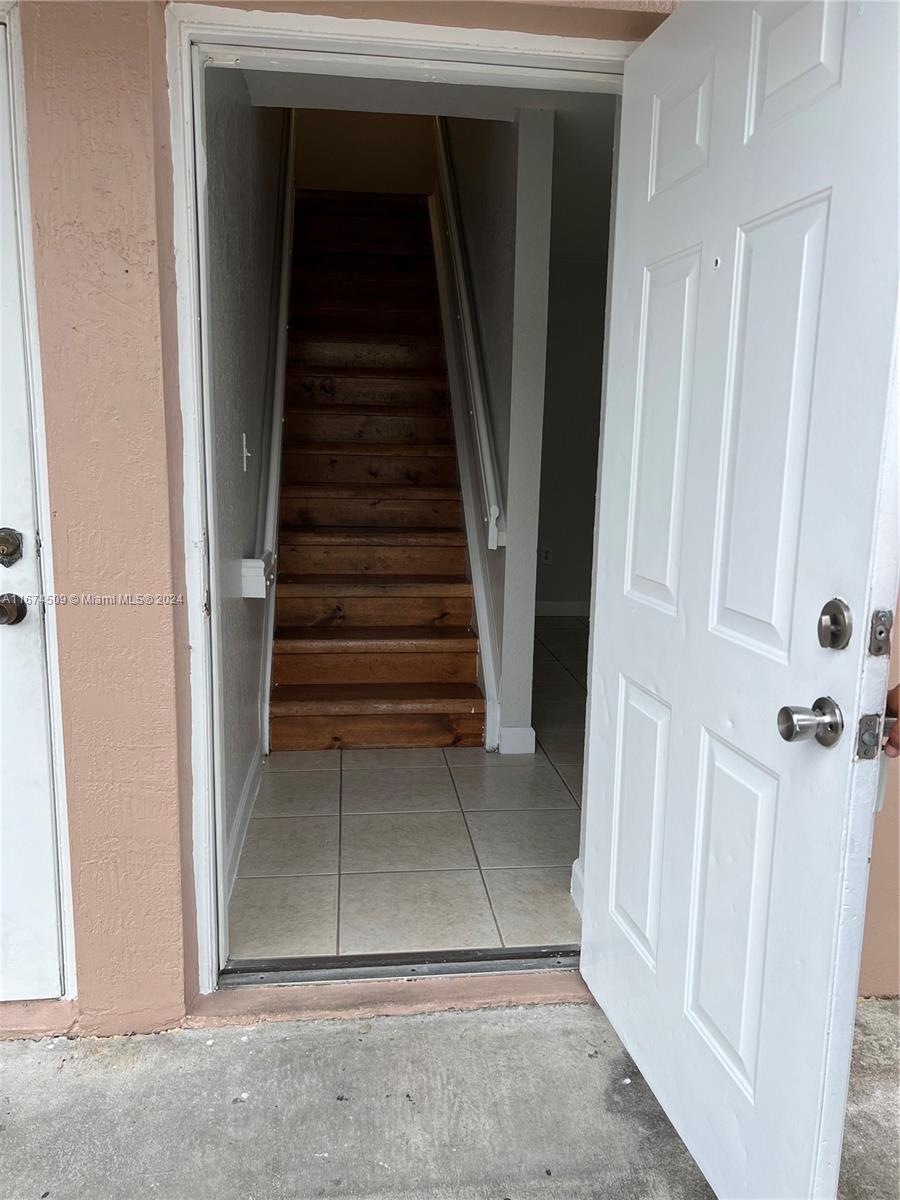 Spacious 2 story apartment in the heart of Kendal. Has 2 bedroom and 2.5 bathrooms, 2 parking spaces assigned.  Close to the mayor highways and shoppings malls. Laundry inside the unit.
