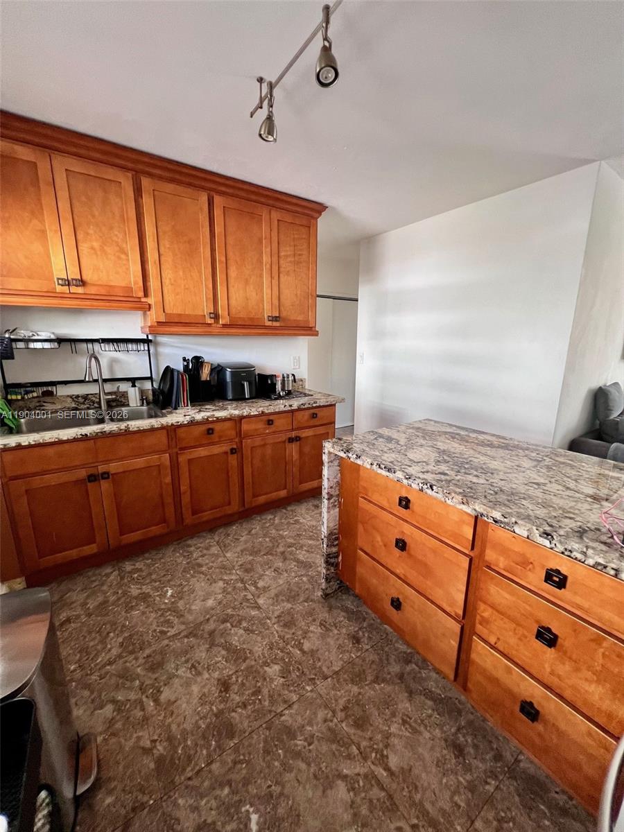 LINCOLN TOWERS CONDO - Residential