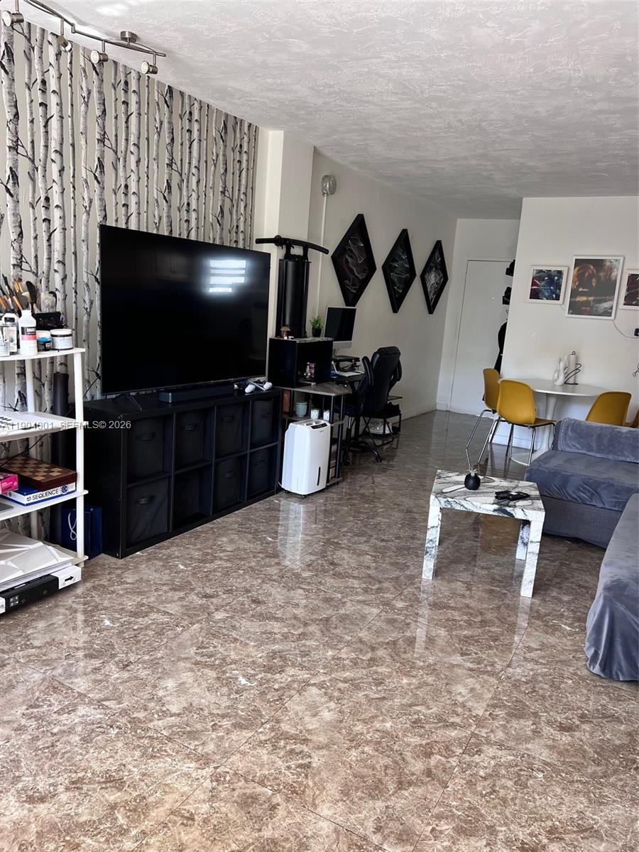LINCOLN TOWERS CONDO - Residential