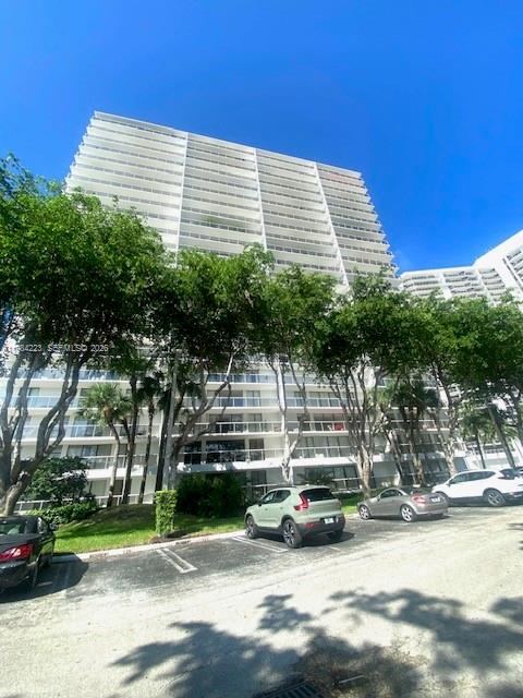 FLAMENCO CONDO TOWER I - Residential