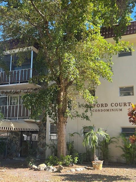 2-bedroom / 1-bath condominium at Oxford Court, located in the heart of North Miami. Currently rented for $1,650/month, offering immediate income potential for investors. Excellent location close to major highways, shopping, and restaurants. Price to sell!!
