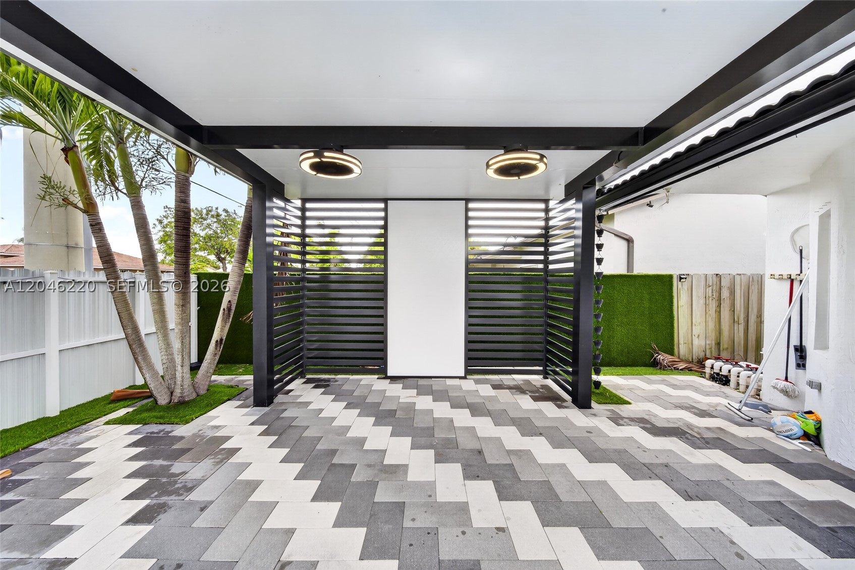 MAJESTIC HOMES - Residential