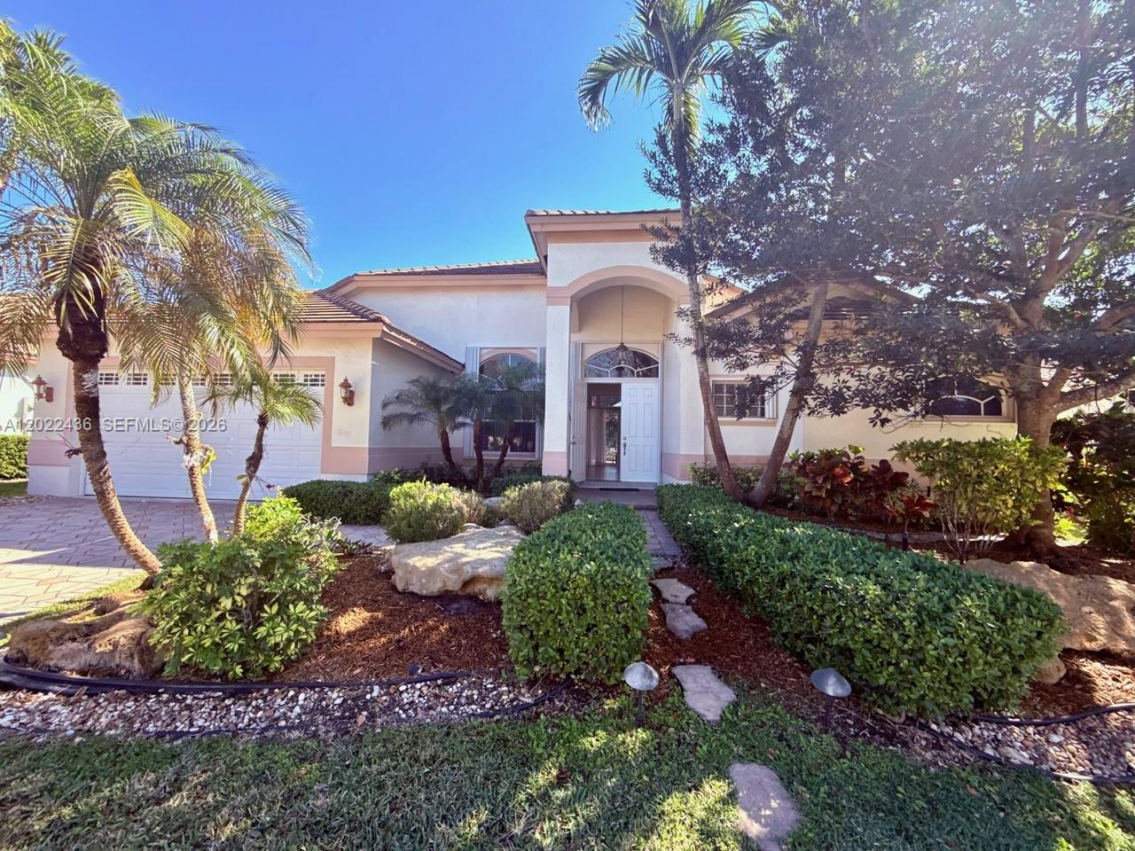 Beautiful home in desirable Weston Hills CC featuring 5 bedrooms and 3 full Bathrooms. The bright and spacious property has been recently painted and offers a NEW ROOF installed in 2021 . Enjoy a confortable layout with accordion shutters throughout. NEW AC 2026. Excelent schools and very close to the gas and the golf club.
Step outside to a screened patio and a private pool overlooking the water, creating a peaceful and relaxing space.