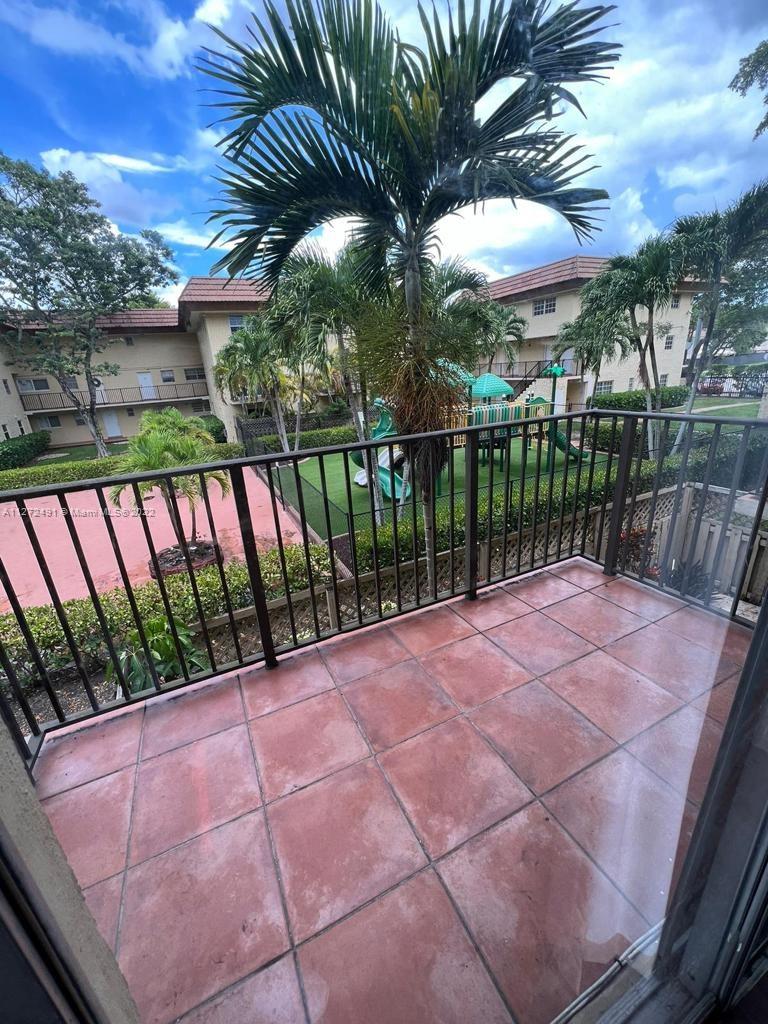 COURTYARDS AT KENDALL CON - Residential Lease