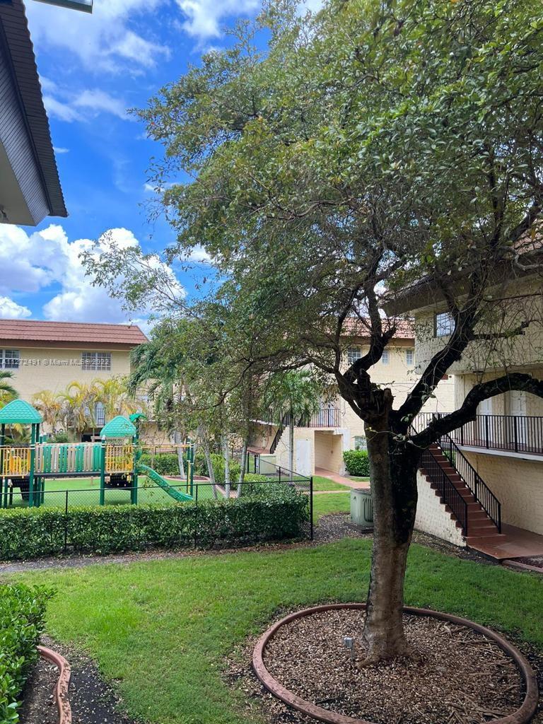 Desirable Kendall gate community, beautiful 2/2.5 Condo. With washer & dryer, balcony overlooking play area. Very nice kept. Close to Dadeland Mall, shopping centers, and banks. 2 assigned parking space.