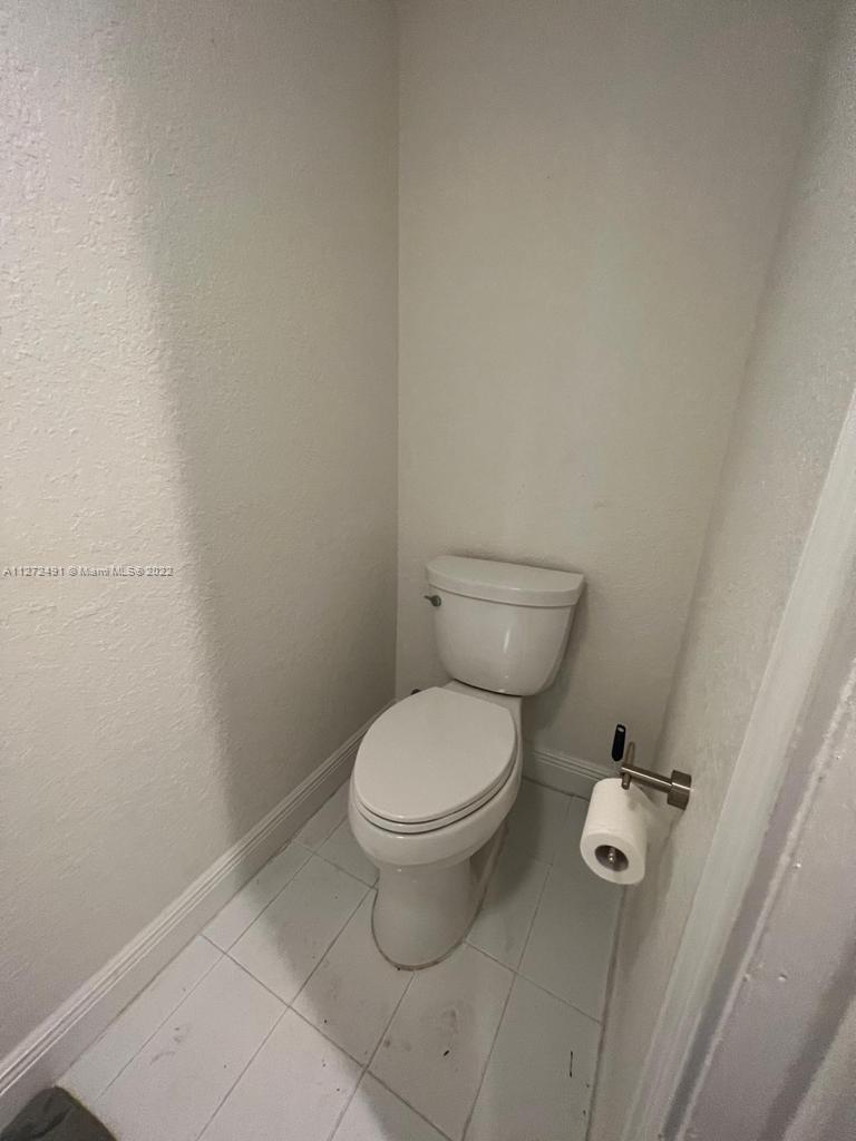 COURTYARDS AT KENDALL CON - Residential Lease