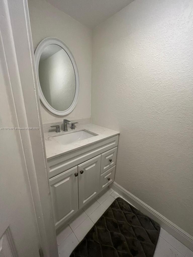 COURTYARDS AT KENDALL CON - Residential Lease