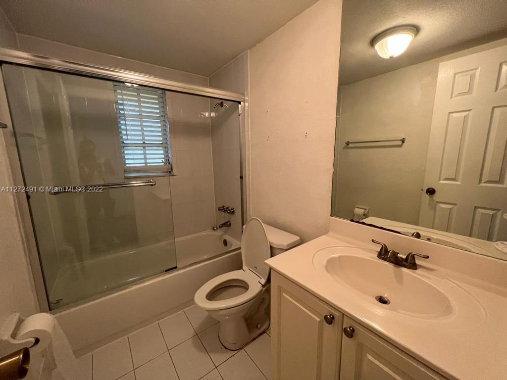 COURTYARDS AT KENDALL CON - Residential Lease