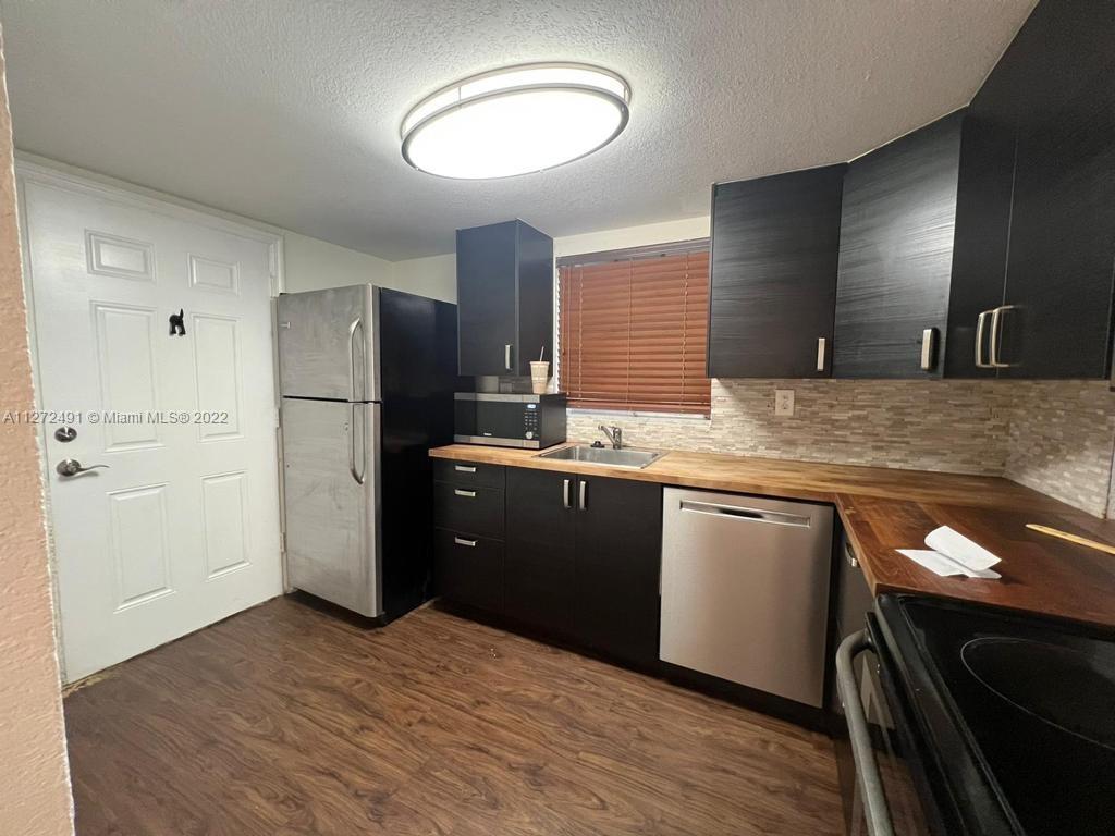 COURTYARDS AT KENDALL CON - Residential Lease