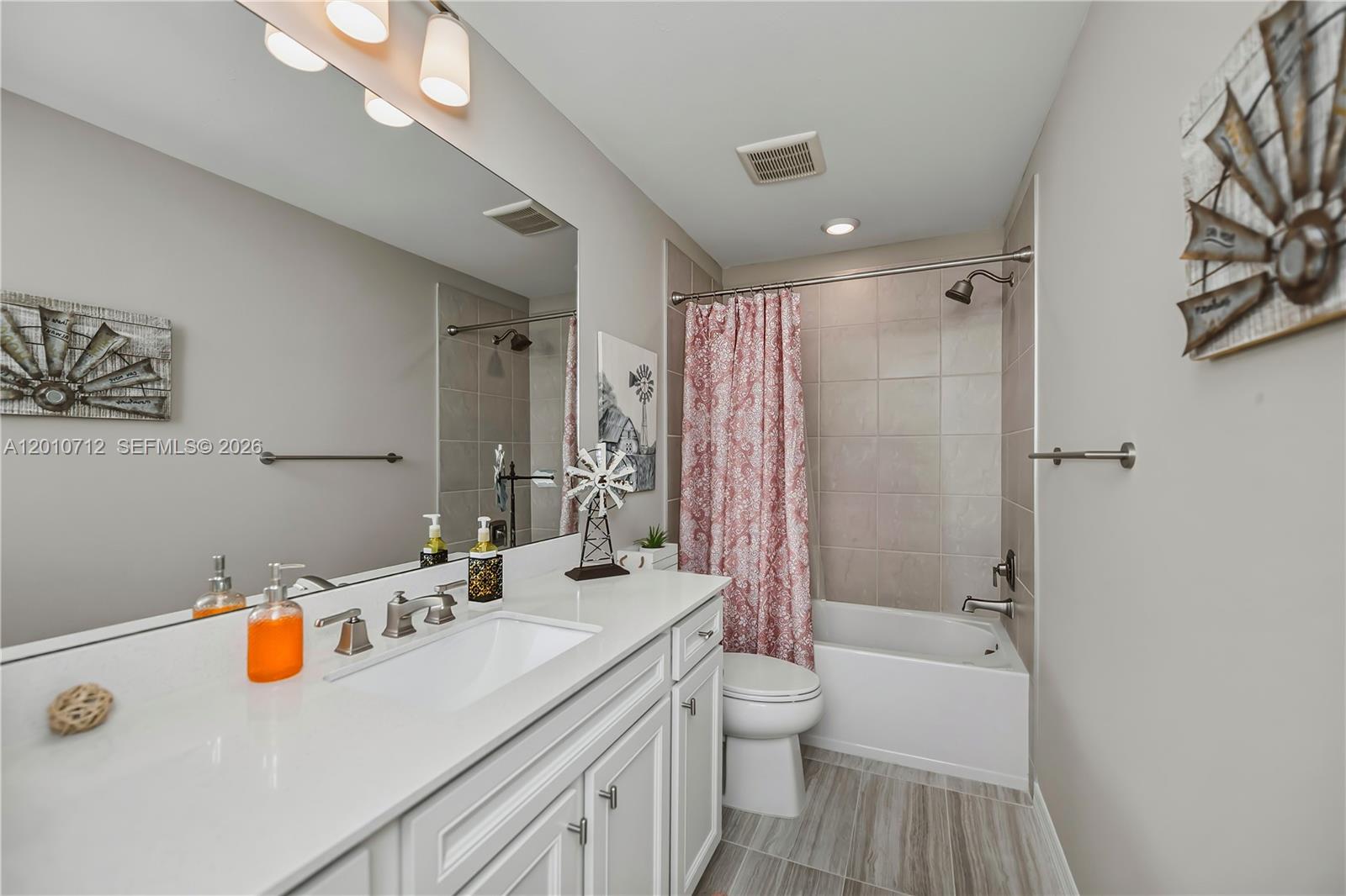 Hampton Lakes - Residential