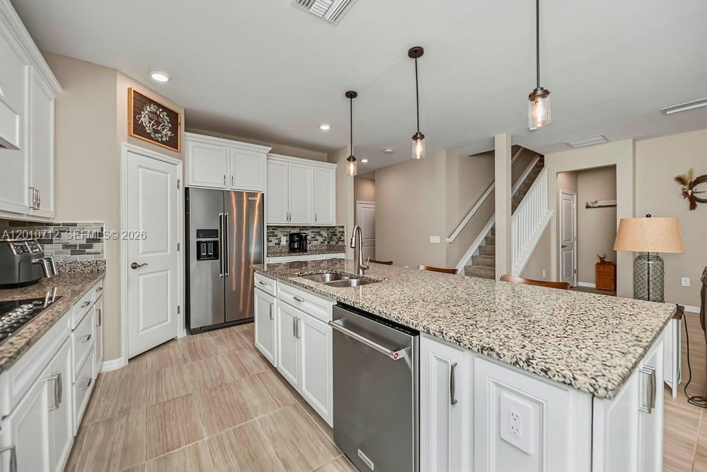 Hampton Lakes - Residential