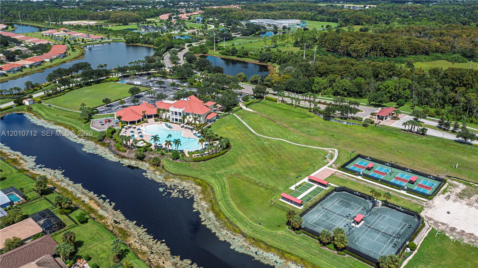 Hampton Lakes - Residential