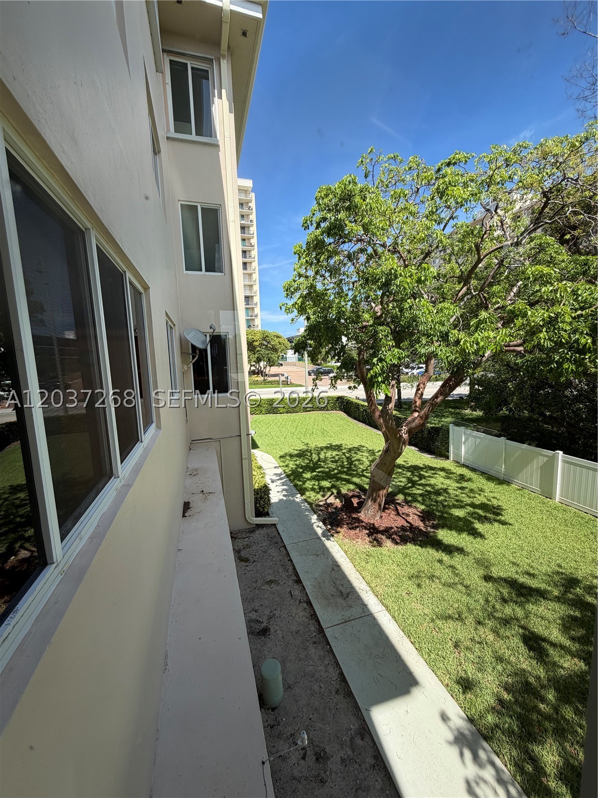 ROCAILLE CONDO APTS - Residential Lease