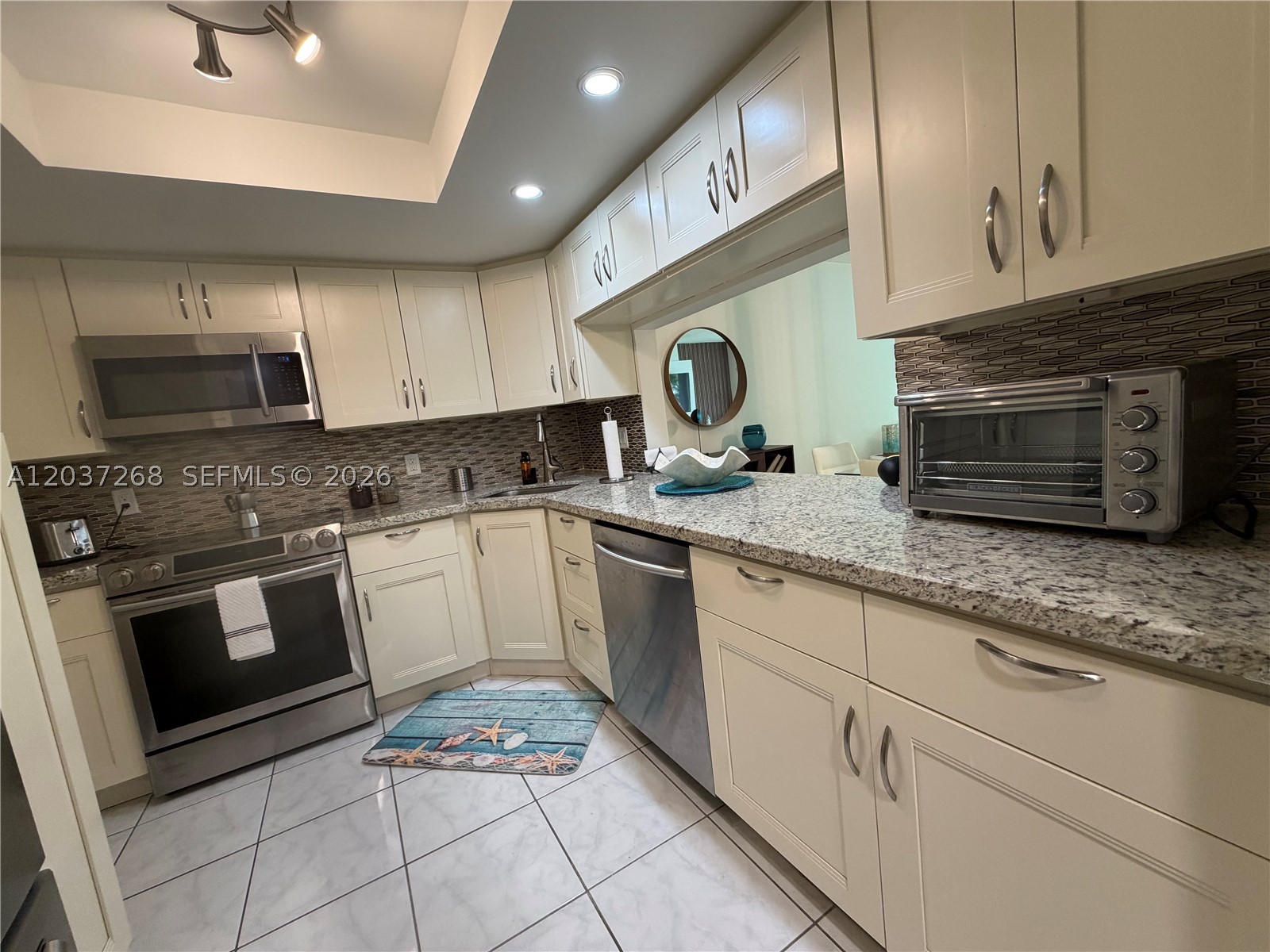 ROCAILLE CONDO APTS - Residential Lease