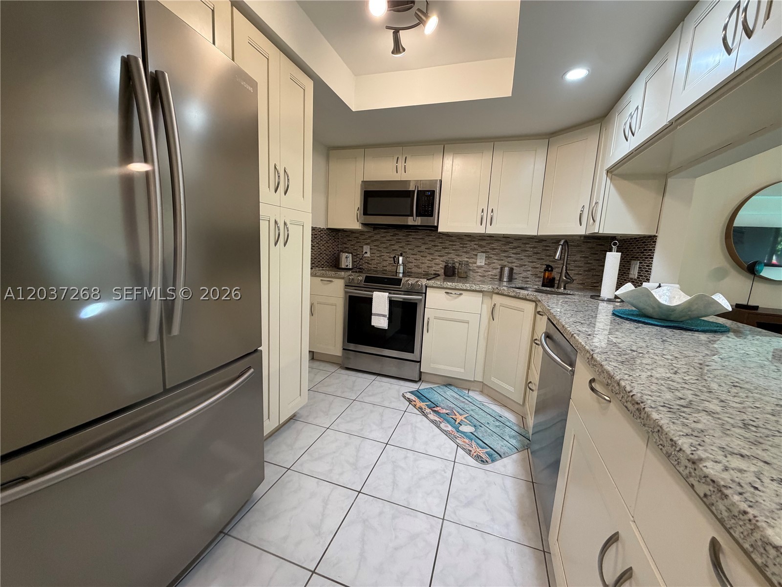 ROCAILLE CONDO APTS - Residential Lease