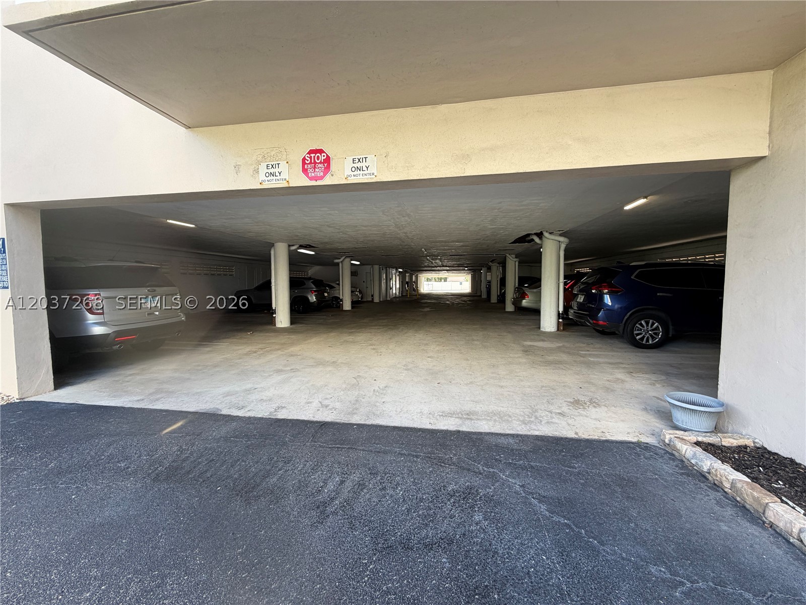 ROCAILLE CONDO APTS - Residential Lease