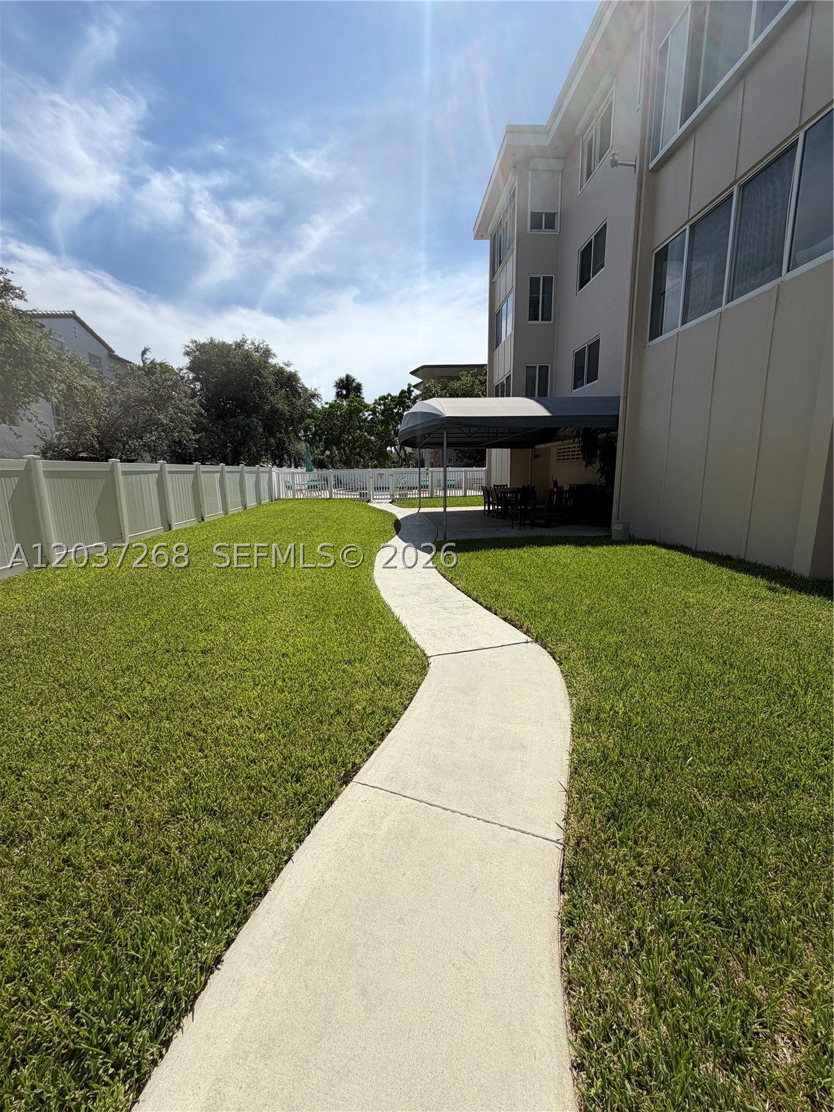 ROCAILLE CONDO APTS - Residential Lease
