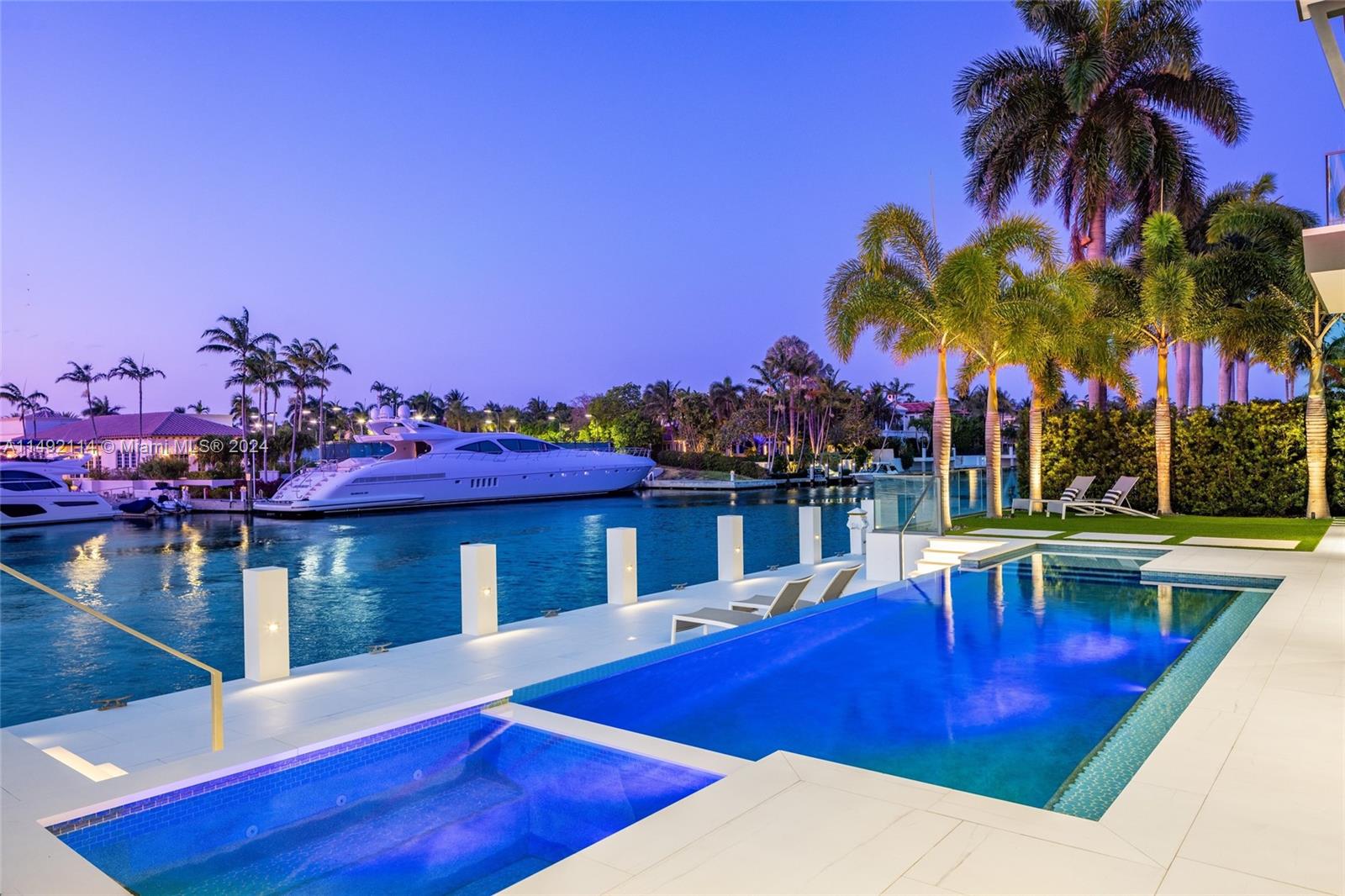 ROYAL PALM YACHT & COUNTRY - Residential