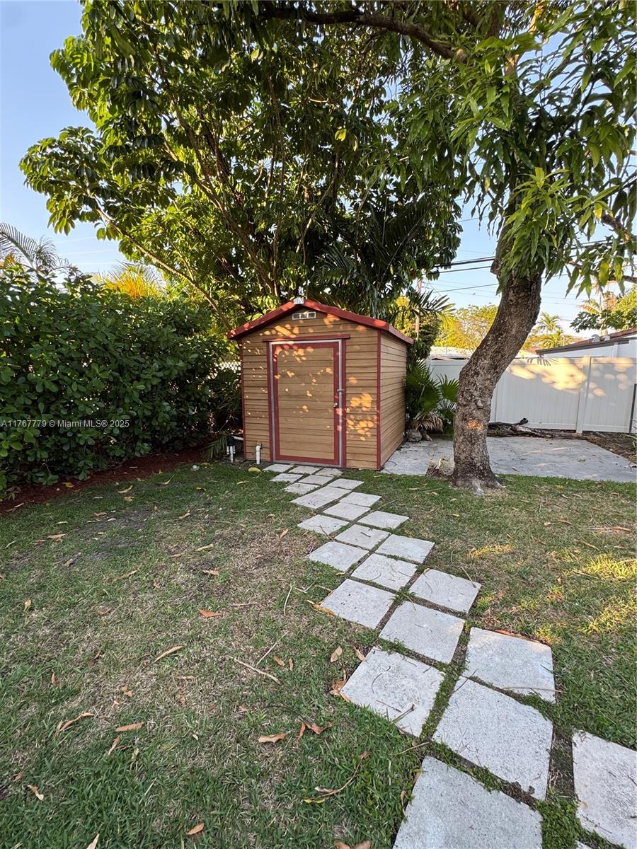 CENTRAL MIAMI PART 6 - Residential Lease