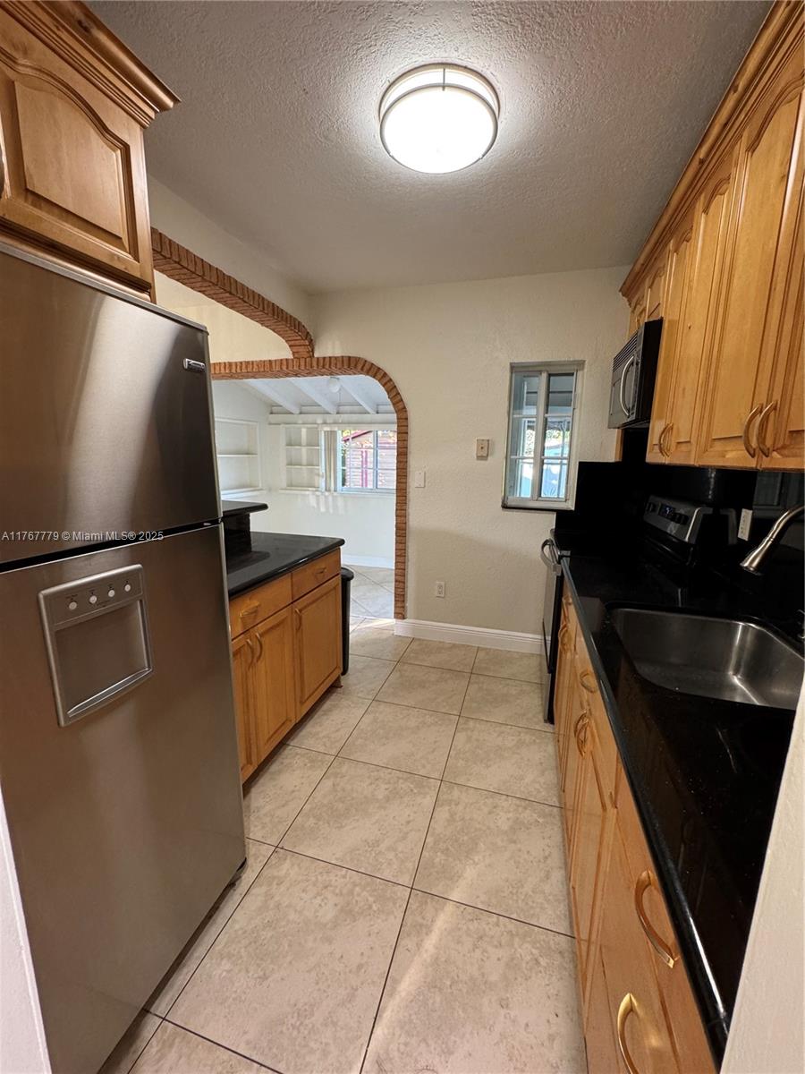 CENTRAL MIAMI PART 6 - Residential Lease
