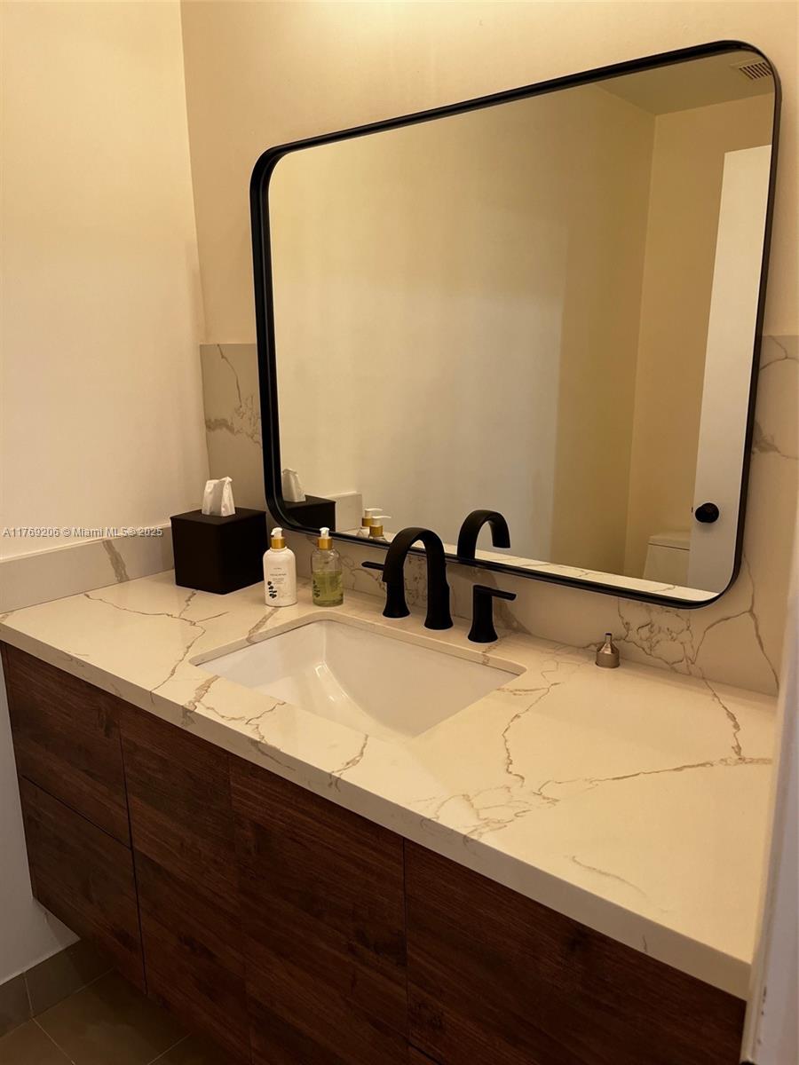 TOWNHOMES OF DORAL PLACE - Residential Lease