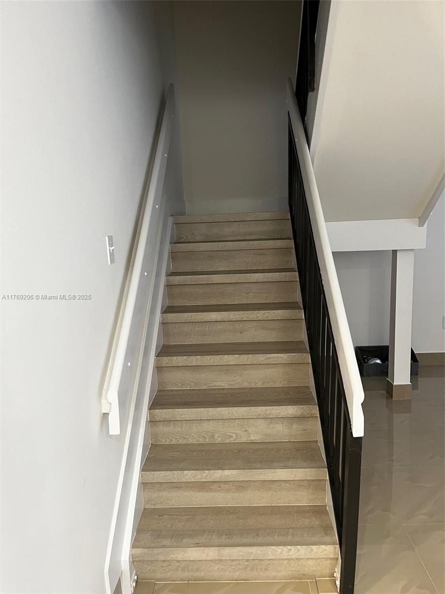 TOWNHOMES OF DORAL PLACE - Residential Lease
