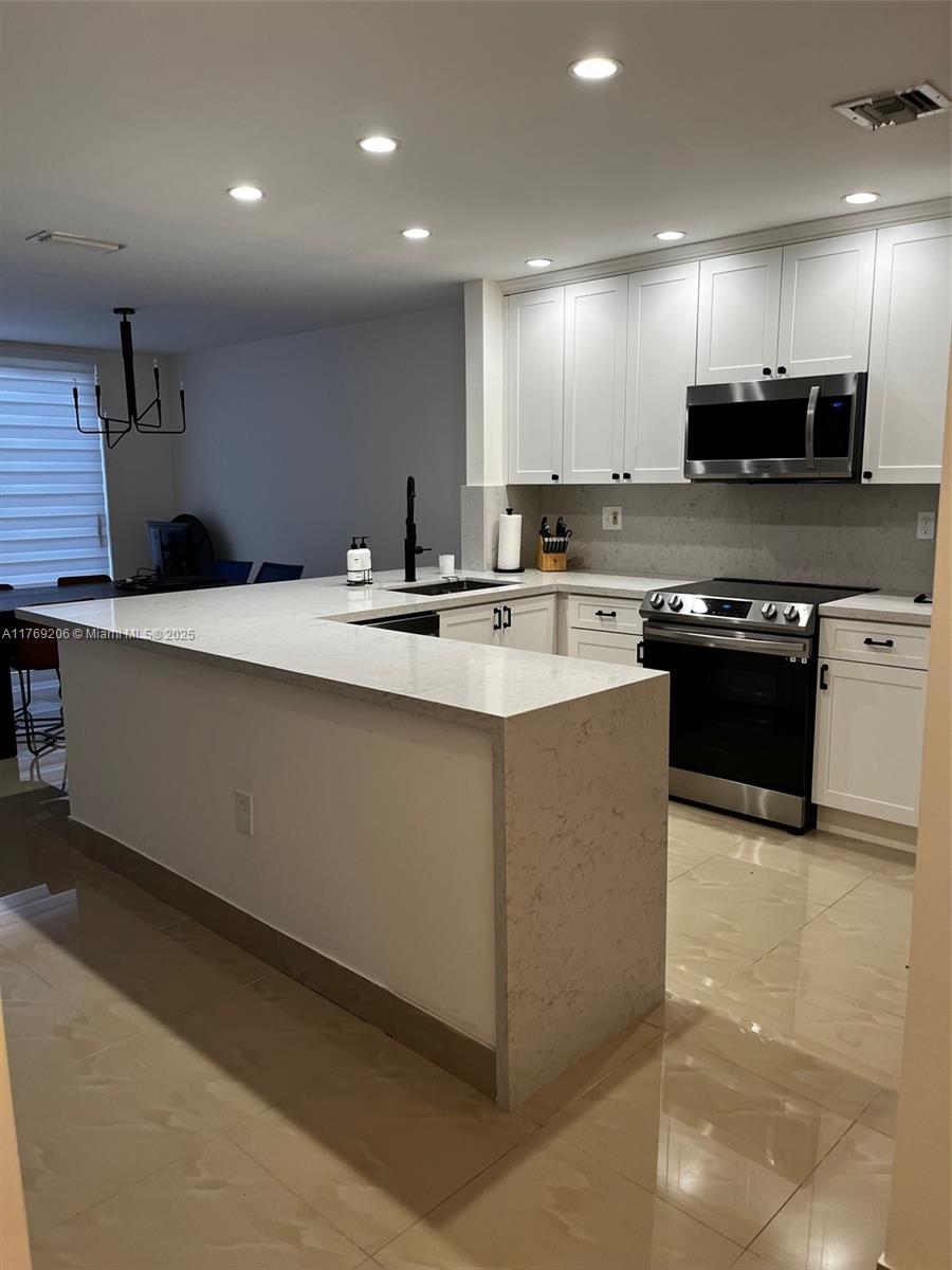 TOWNHOMES OF DORAL PLACE - Residential Lease