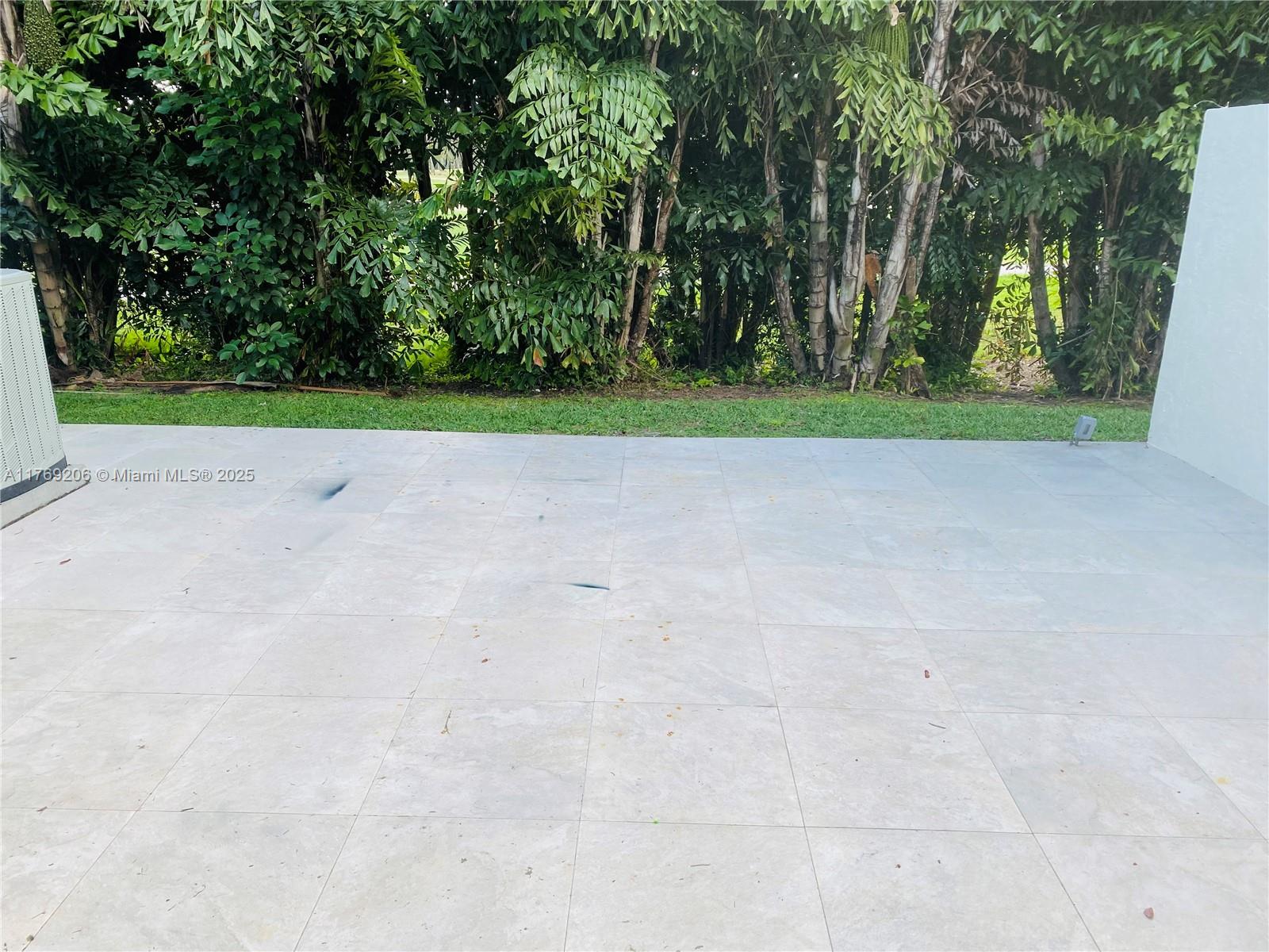 TOWNHOMES OF DORAL PLACE - Residential Lease